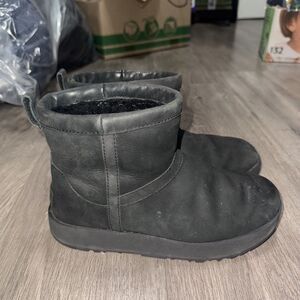 Ugg Black Classic Mini II Womens 7.5 Shearling Bootie Vibram Arctic Grip Sole